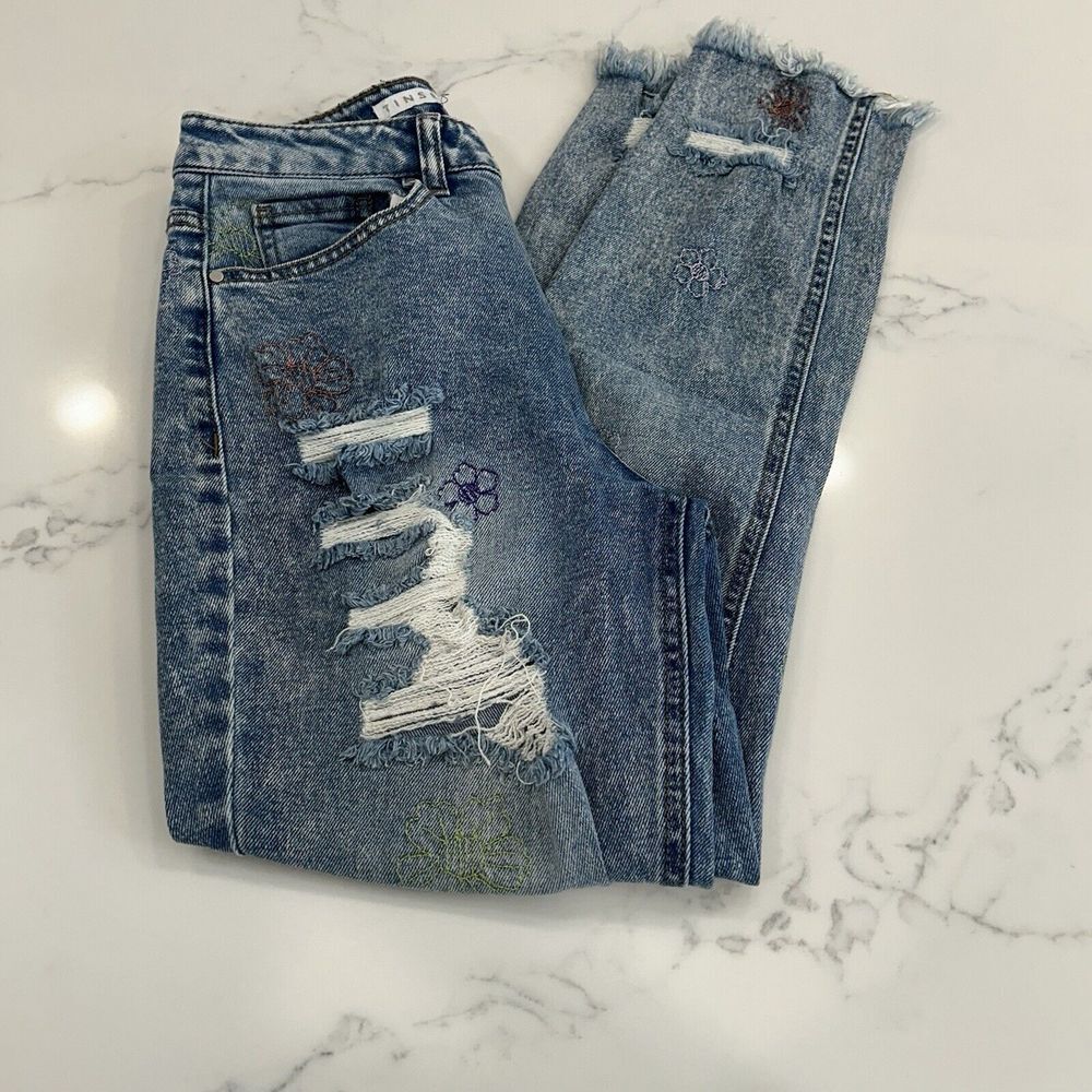 Tinseltown Distressed Blue Jeans with Stitched Flowers Juniors‎ Size 5 Raw Hem